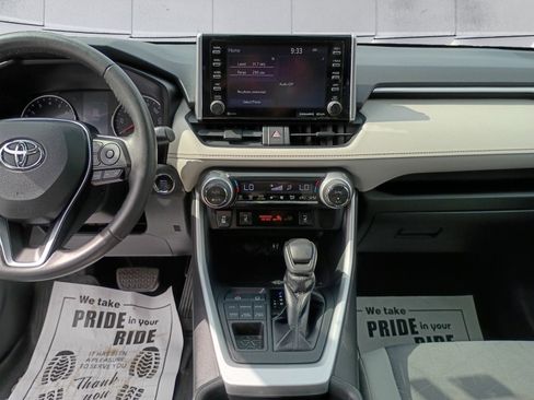 Used 2019 Toyota RAV4 XLE AWD/4WD image 12