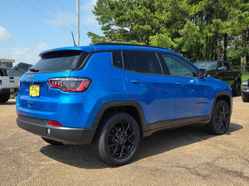 New 2026 Jeep Compass Latitude AWD/4WD image 4