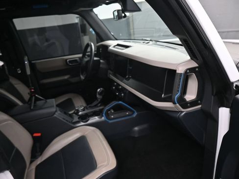 Certified 2023 Ford Bronco Wildtrak AWD/4WD image 2
