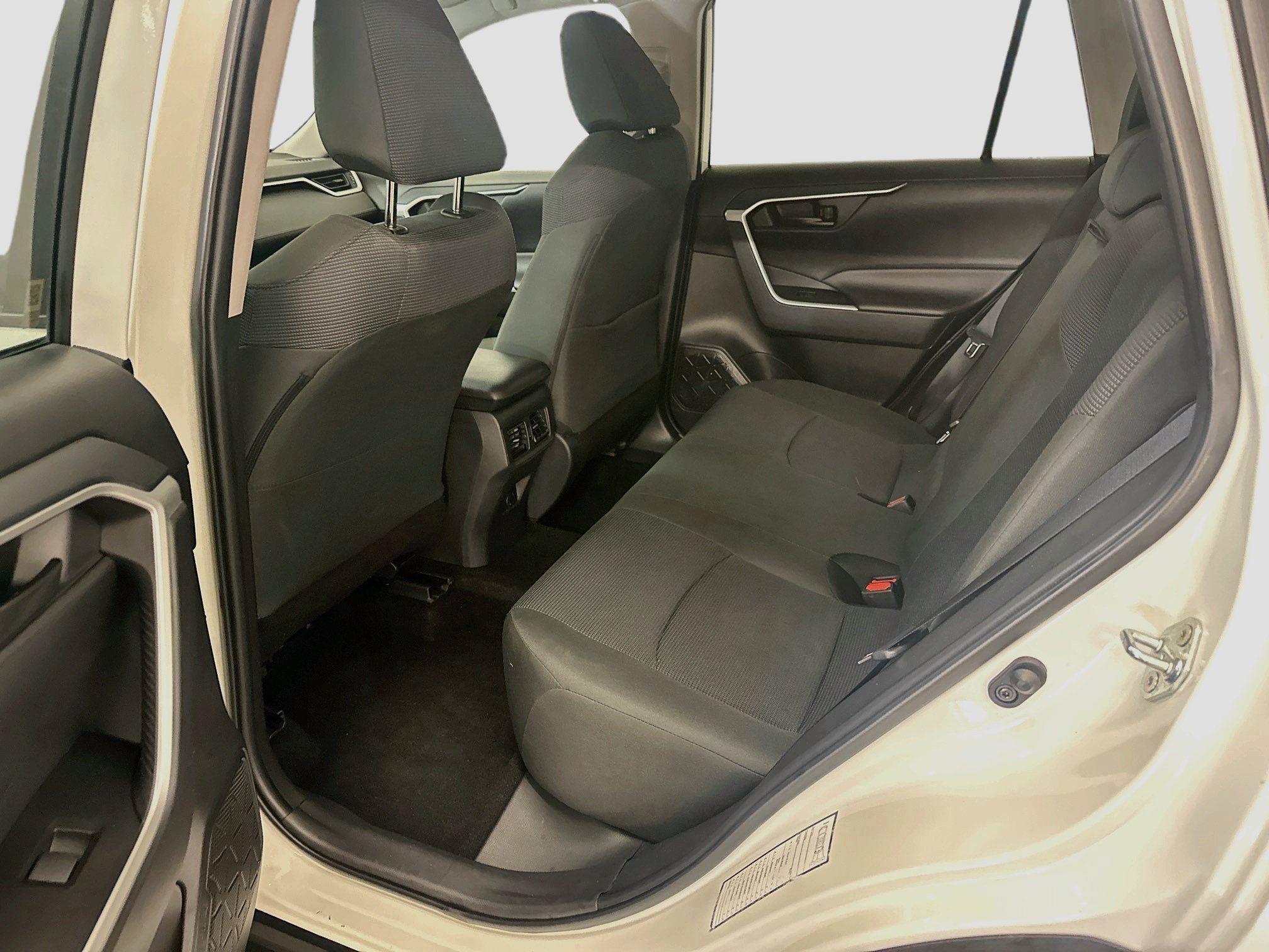Used 2025 Toyota RAV4 LE AWD/4WD image 29