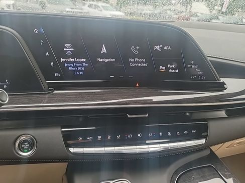 Used 2022 Cadillac Escalade ESV Premium Luxury AWD/4WD image 17