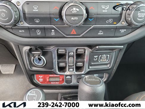 Used 2026 Jeep Gladiator Mojave AWD/4WD image 32