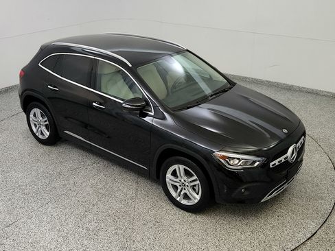 Used 2023 Mercedes-Benz GLA 250 4MATIC w/ Premium Package image 13