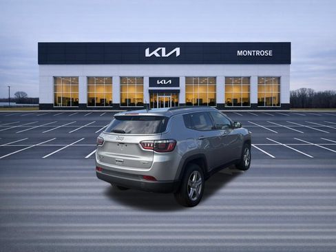 Used 2024 Jeep Compass Latitude AWD/4WD image 6