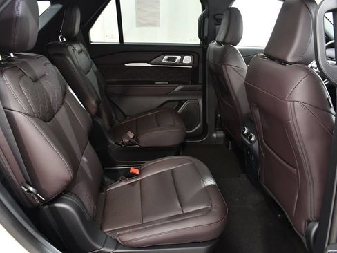 New 2026 Ford Explorer Platinum w/ LUX Leather Package AWD/4WD image 19