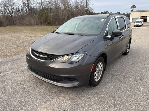 Used 2021 Chrysler Voyager Lxi image 1