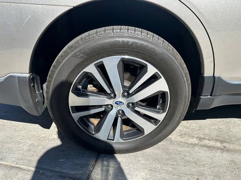 Used 2018 Subaru Outback 2.5i Limited AWD/4WD image 5