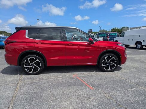 Used 2024 Mitsubishi Outlander SEL AWD/4WD image 3