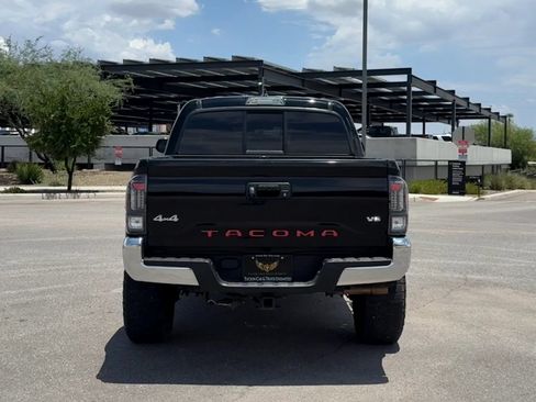 Used 2017 Toyota Tacoma SR5 AWD/4WD image 3