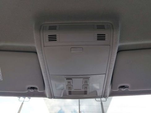 Used 2018 Volkswagen Tiguan S FWD image 22