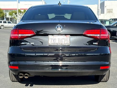 Used 2017 Volkswagen Jetta SE FWD image 8