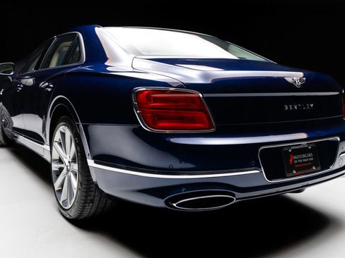 Used 2021 Bentley Flying Spur W12 image 22