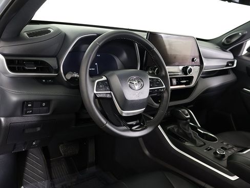Used 2025 Toyota Highlander XSE image 29