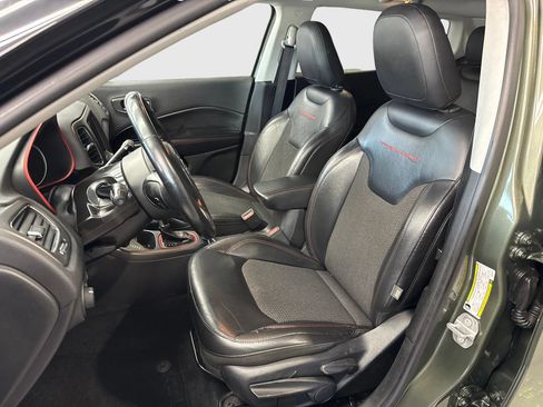 Used 2019 Jeep Compass Trailhawk w/ Cold Weather Group AWD/4WD image 9