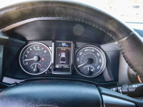 Used 2022 Toyota Tacoma TRD Sport image 28