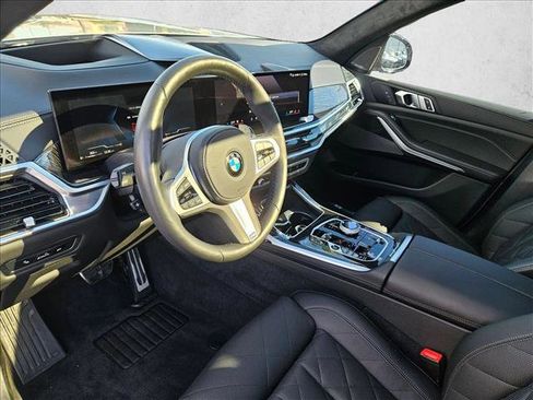Certified 2025 BMW X7 xDrive40i w/ M Sport Package image 10