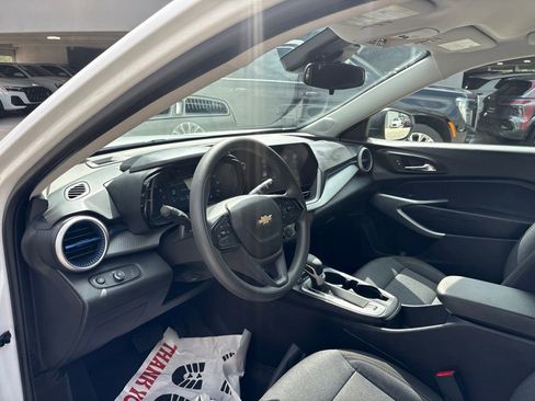Used 2025 Chevrolet Trax LS FWD image 12