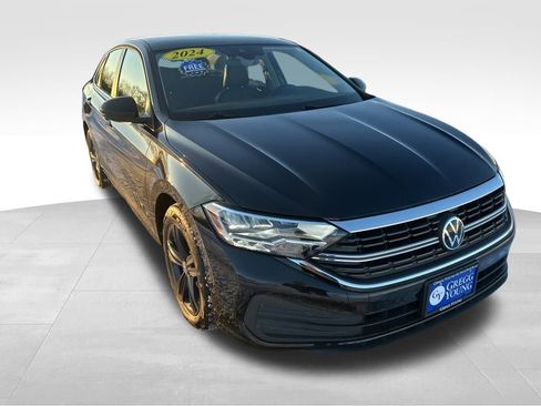 Used 2024 Volkswagen Jetta SE w/ Panoramic Sunroof Package image 10