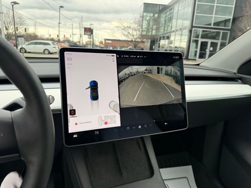 Used 2021 Tesla Model Y Long Range image 40