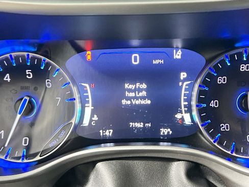 Used 2024 Chrysler Pacifica Touring-L image 23