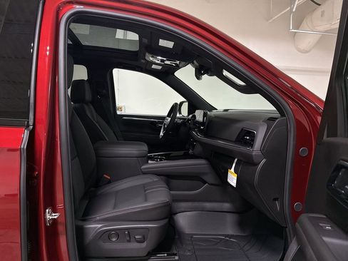New 2026 Chevrolet Suburban RST w/ Comfort Package AWD/4WD image 23