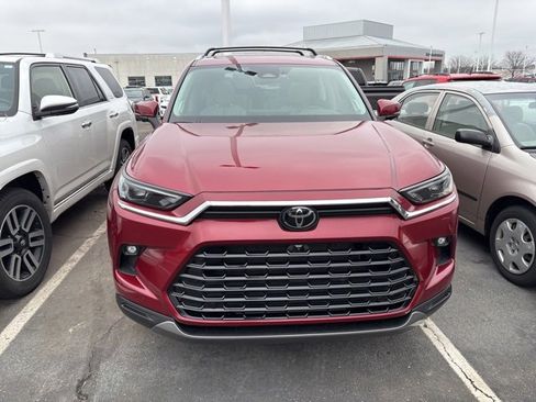 Certified 2025 Toyota Grand Highlander Platinum image 3