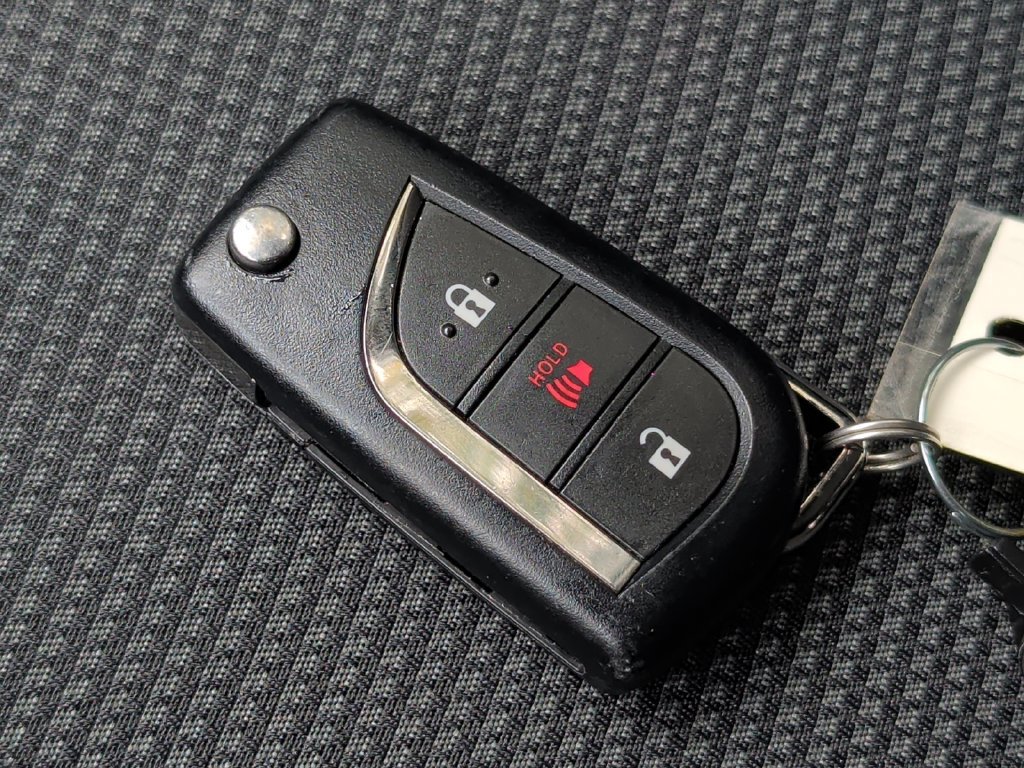 Used 2025 Toyota RAV4 LE AWD/4WD image 39