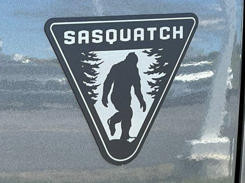 Used 2026 Ford Bronco 2-Door w/ Sasquatch Package AWD/4WD image 2