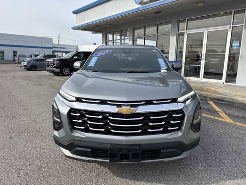 Certified 2025 Chevrolet Equinox LT image 2