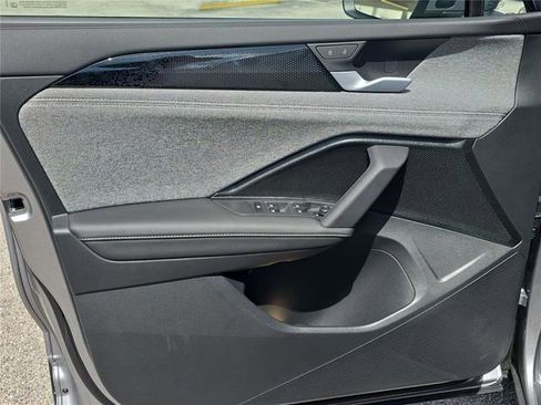 New 2025 Volkswagen Tiguan S image 13