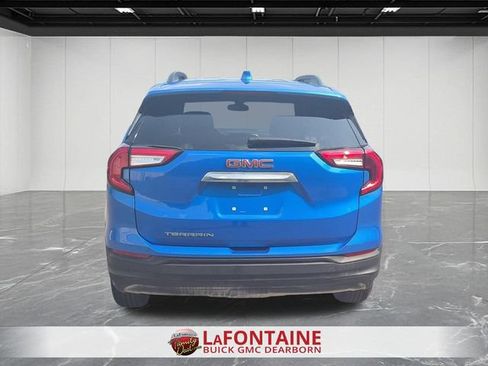 Used 2024 GMC Terrain SLE w/ Driver Convenience Package FWD image 4