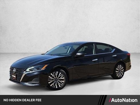 Used 2025 Nissan Altima 2.5 SV FWD image 1