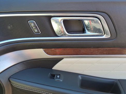 Certified 2018 Ford Explorer Platinum image 11