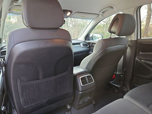 Used 2016 Kia Sorento LX w/ LX Convenience Package image 19