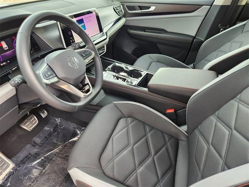 Used 2025 Volkswagen Atlas Peak Edition SE image 6