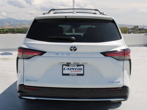 New 2026 Toyota Sienna Platinum AWD/4WD image 4