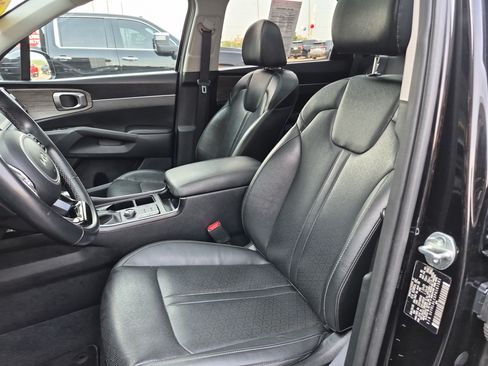 Used 2023 Kia Sorento S w/ Panoramic Sunroof Package AWD/4WD image 13