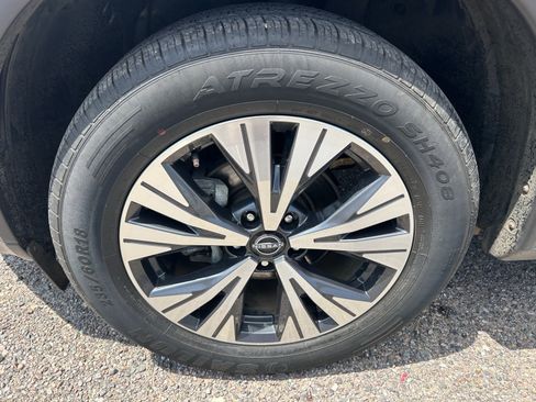 Used 2023 Nissan Rogue SV FWD image 10