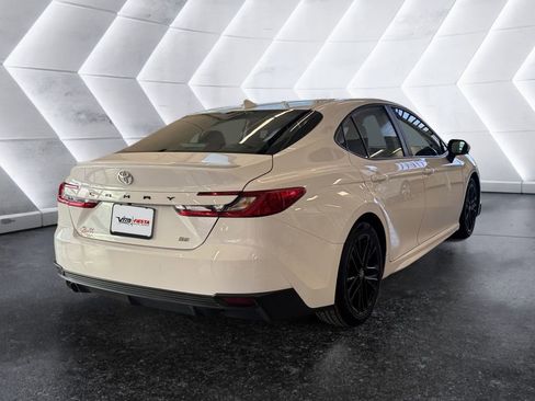 Used 2025 Toyota Camry SE image 4