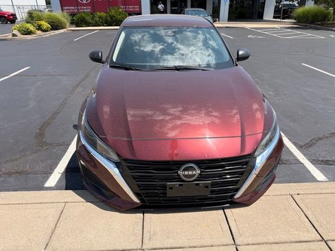 Used 2024 Nissan Altima 2.5 SV FWD image 3