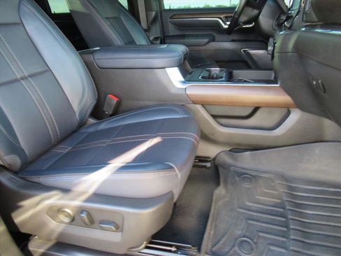 Used 2024 Chevrolet Silverado 2500 High Country w/ Technology Package image 11