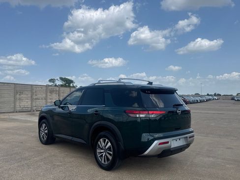 Certified 2023 Nissan Pathfinder SL w/ Black Appearance Package FWD image 15