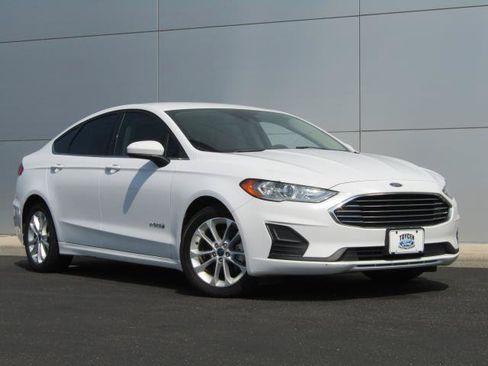 Certified 2019 Ford Fusion SE FWD image 1