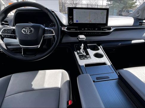 Certified 2025 Toyota Sienna XLE w/ XLE Plus Package image 16