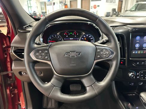 Used 2023 Chevrolet Traverse RS image 17