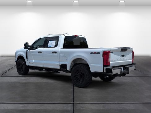 Used 2026 Ford F250 XLT AWD/4WD image 3