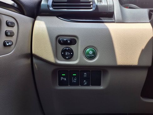 Used 2018 Honda Pilot Touring image 28