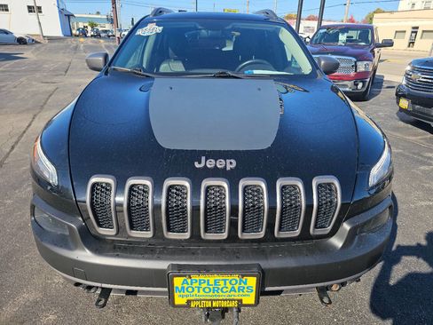 Used 2017 Jeep Cherokee Trailhawk image 3