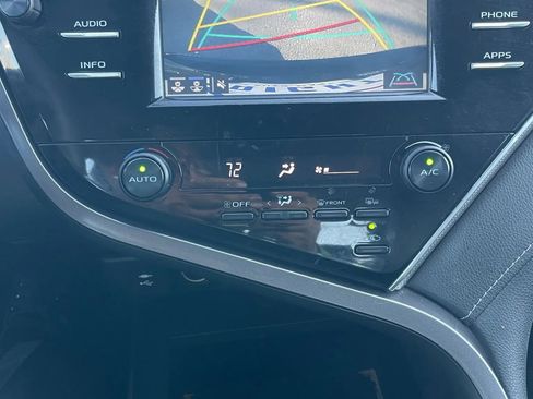 Used 2018 Toyota Camry SE w/ Convenience Package FWD image 24