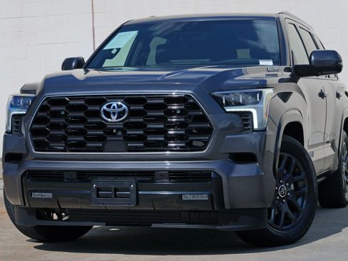 Used 2023 Toyota Sequoia Platinum AWD/4WD image 3